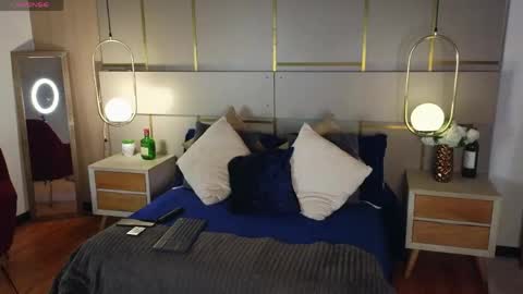 Lina online show from April 2026 07:06:01 PM