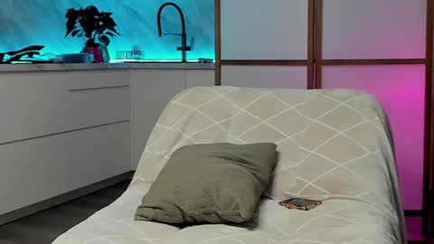 Lina -  online show from December 2024 02:44:01 PM