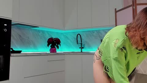 Lina -  online show from December 2024 09:50:02 AM