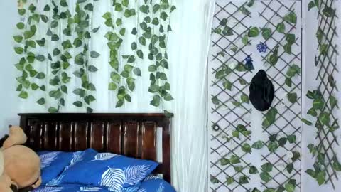 paola online show from September 2025 11:50:02 PM