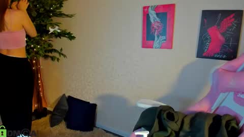 LINA online show from December 2025 01:11:01 AM