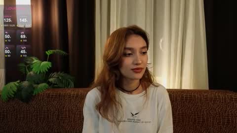 Lina online show from September 2025 08:52:01 PM