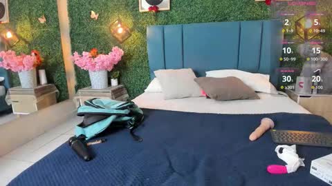 Lina  online show from September 2025 11:53:02 AM