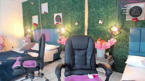 Lina  online show from September 2025 12:38:02 PM