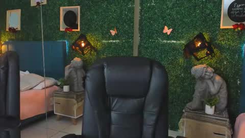 Lina  online show from October 2025 02:46:01 PM