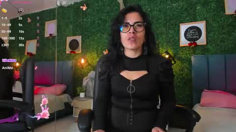 Lina  online show from November 2025 11:40:02 AM