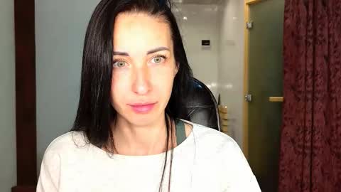 LinaLivee online show from November 2025 07:46:02 PM