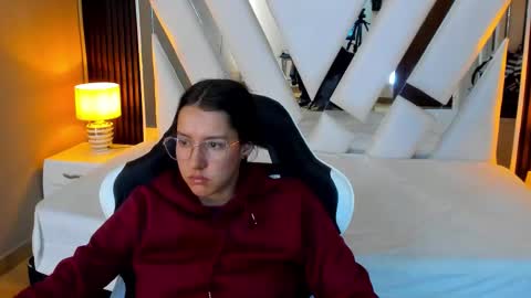  Linda  online show from November 2025 01:15:02 PM