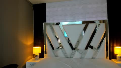  Linda  online show from December 2025 06:05:02 PM