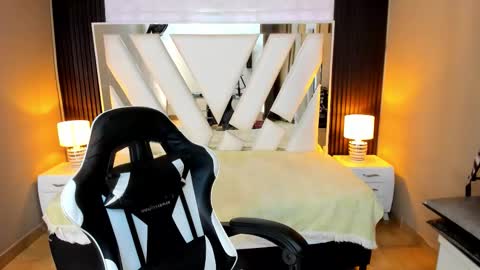  Linda  online show from January 2026 07:11:01 PM