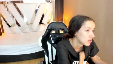  Linda  online show from March 2026 02:31:01 PM