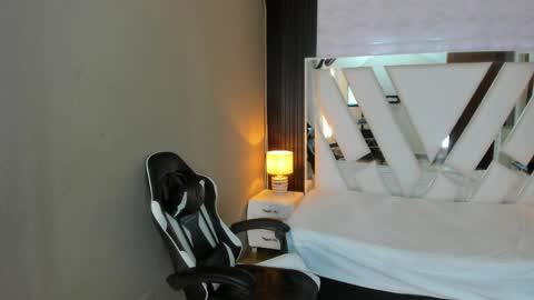  Linda  online show from April 2026 06:09:02 PM