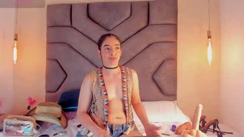 Linda Saenz online show from February 2025 02:48:02 PM