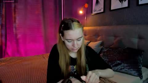 Snapshot of linda_zimmermann chatting on September 2025 07:43:01 AM linda_zimmermann online show from September 2025 07:43:01 AM