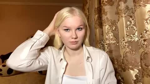 Luna online show from November 2025 12:27:01 PM