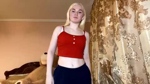 Luna online show from November 2025 10:36:02 AM