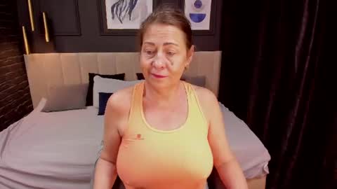 Snapshot of lindahottie chatting on July 2026 01:48:01 PM Linda online show from July 2026 01:48:01 PM