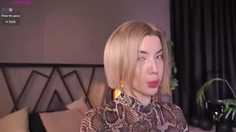 Snapshot of lindathacker chatting on February 2026 04:22:01 AM your Linda is back online show from February 2026 04:22:01 AM