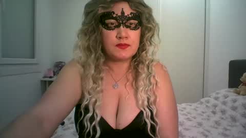 LindaXSmile online show from March 2025 09:51:01 PM