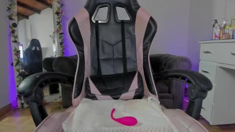 Lindsay    online show from December 2024 02:57:01 AM