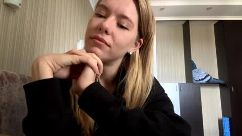 Snapshot of lindsaymoreno chatting on June 2026 07:43:01 AM Scarlett online show from June 2026 07:43:01 AM