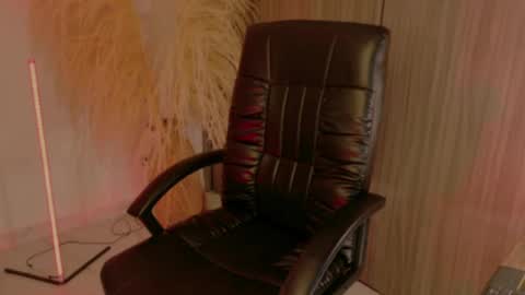 Lindsey Moss online show from March 2026 12:17:01 AM