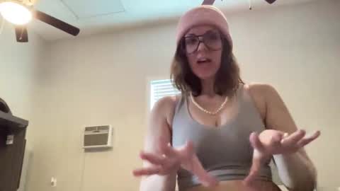 linusloves online show from February 2026 07:43:02 PM