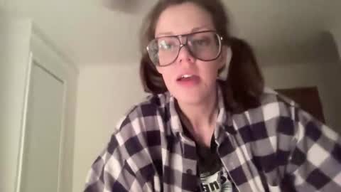 linusloves online show from April 2026 07:44:02 PM