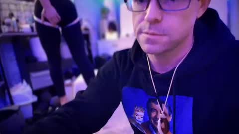 linuxgirlsudosu online show from February 2025 08:13:02 AM