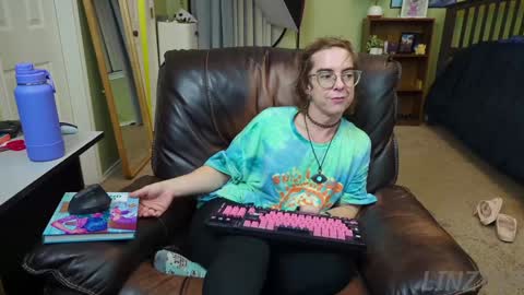 Snapshot of linzy19 chatting on December 2024 05:37:01 AM Linzy19 online show from December 2024 05:37:01 AM