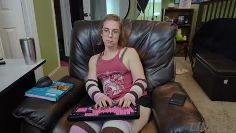 Snapshot of linzy19 chatting on January 2025 08:33:02 PM Linzy19 online show from January 2025 08:33:02 PM