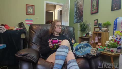 Snapshot of linzy19 chatting on January 2025 06:23:01 PM Linzy19 online show from January 2025 06:23:01 PM