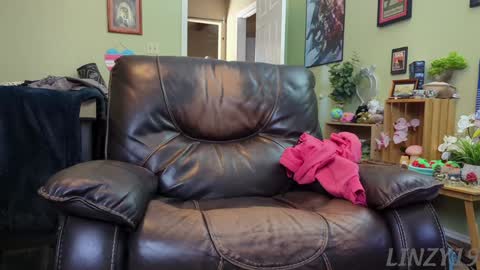 Snapshot of linzy19 chatting on January 2025 06:56:01 PM Linzy19 online show from January 2025 06:56:01 PM