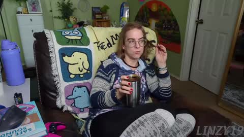 Snapshot of linzy19 chatting on February 2025 06:06:01 PM Linzy19 online show from February 2025 06:06:01 PM