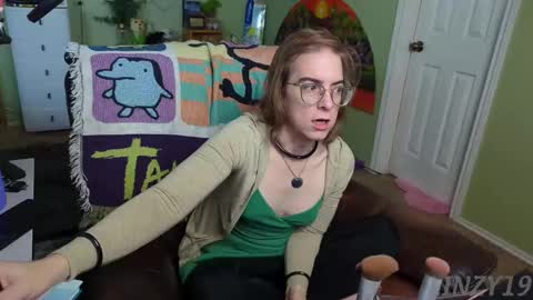 Snapshot of linzy19 chatting on February 2025 03:52:01 PM Linzy19 online show from February 2025 03:52:01 PM