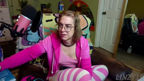 Snapshot of linzy19 chatting on March 2025 03:30:01 AM Linzy19 online show from March 2025 03:30:01 AM