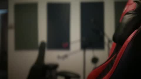 lion_hotty online show from October 2025 10:49:02 PM