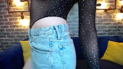 Lisa Caprice online show from October 2025 04:22:02 AM