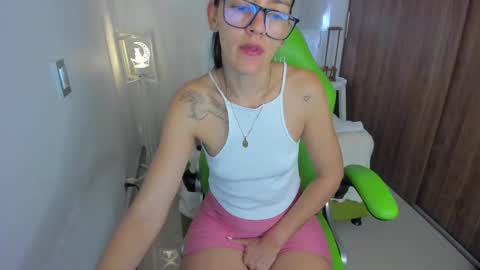 Snapshot of lisa_gerrard_ chatting on March 2025 03:30:02 PM Lisa  online show from March 2025 03:30:02 PM