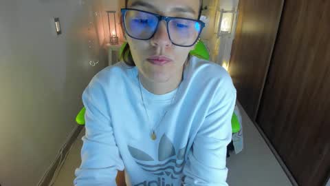 Snapshot of lisa_gerrard_ chatting on October 2025 05:13:01 PM Lisa  online show from October 2025 05:13:01 PM