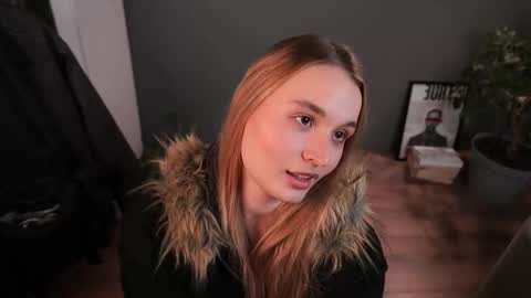 Elisabeth or Lisa online show from November 2025 08:19:01 PM