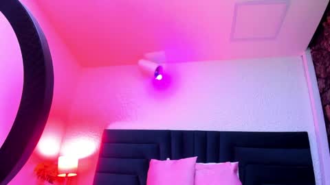 lisa white  online show from March 2026 04:01:02 AM