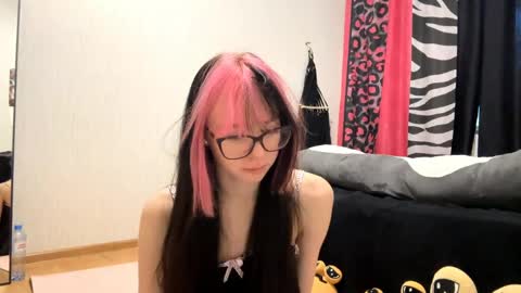 Snapshot of lisabethlaurence chatting on May 2026 07:16:01 AM Aileen online show from May 2026 07:16:01 AM