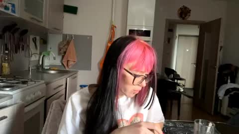 Snapshot of lisabethlaurence chatting on May 2026 07:48:02 AM Aileen online show from May 2026 07:48:02 AM