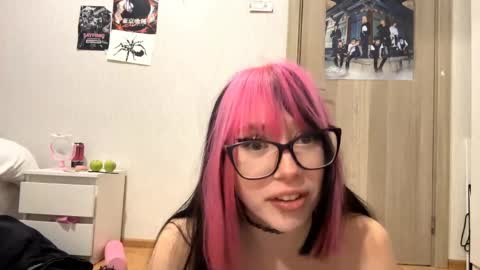 Snapshot of lisabethlaurence chatting on May 2026 06:20:01 PM Aileen online show from May 2026 06:20:01 PM