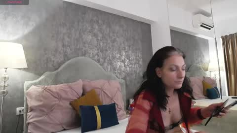 Snapshot of lisacroft chatting on June 2026 06:37:02 AM lisacroft online show from June 2026 06:37:02 AM