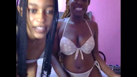 Snapshot of lisah22_ chatting on April 2026 07:20:01 AM Lisah online show from April 2026 07:20:01 AM