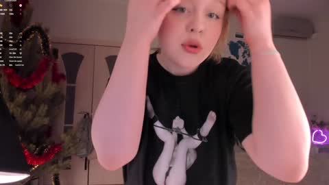 -Lisa- Help me to reach 100 thumbs up3 online show from January 2025 12:33:01 PM