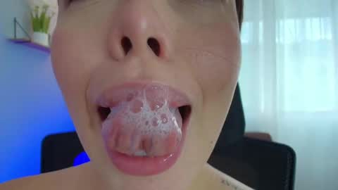 Lisbet online show from March 2025 07:25:01 PM