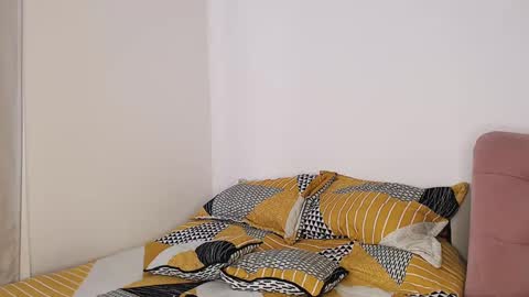 Lisbeth Moore  online show from October 2025 05:33:01 PM